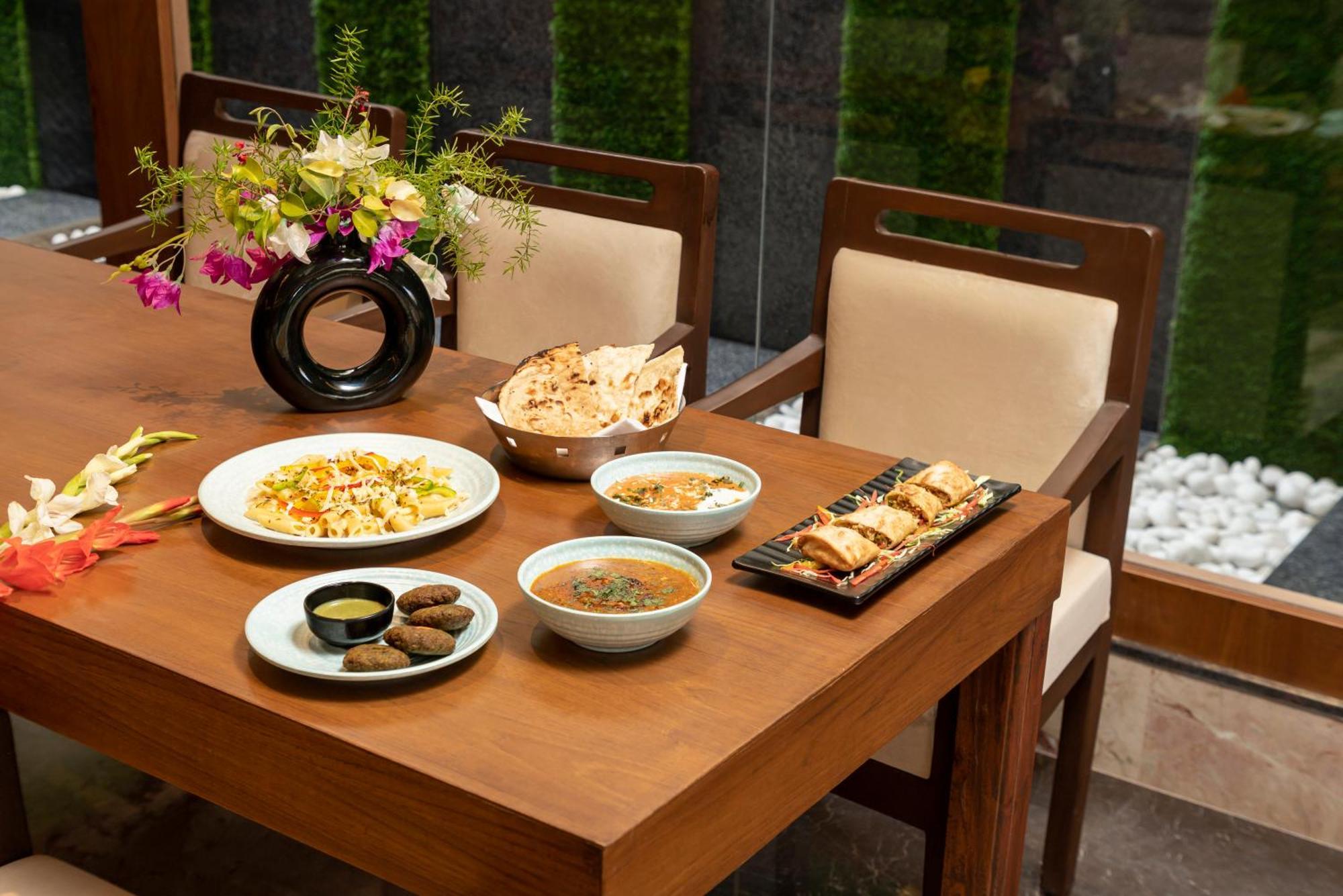 Country Inn Ayodhya - Opposite Airport Εξωτερικό φωτογραφία
